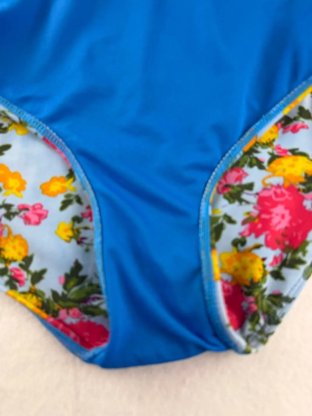 Janela Bay‎ Floral One Piece Swimsuit XS Underwire Lace Up Back